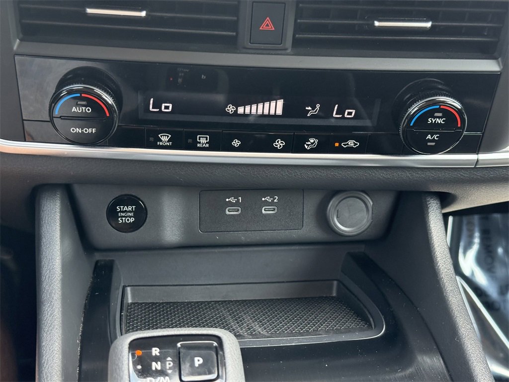 Used 2024 Nissan Rogue SV image 23