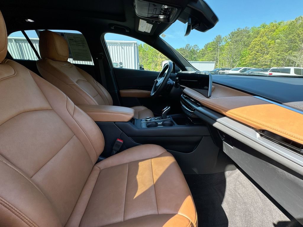 Used 2025 Cadillac XT4 Sport image 32