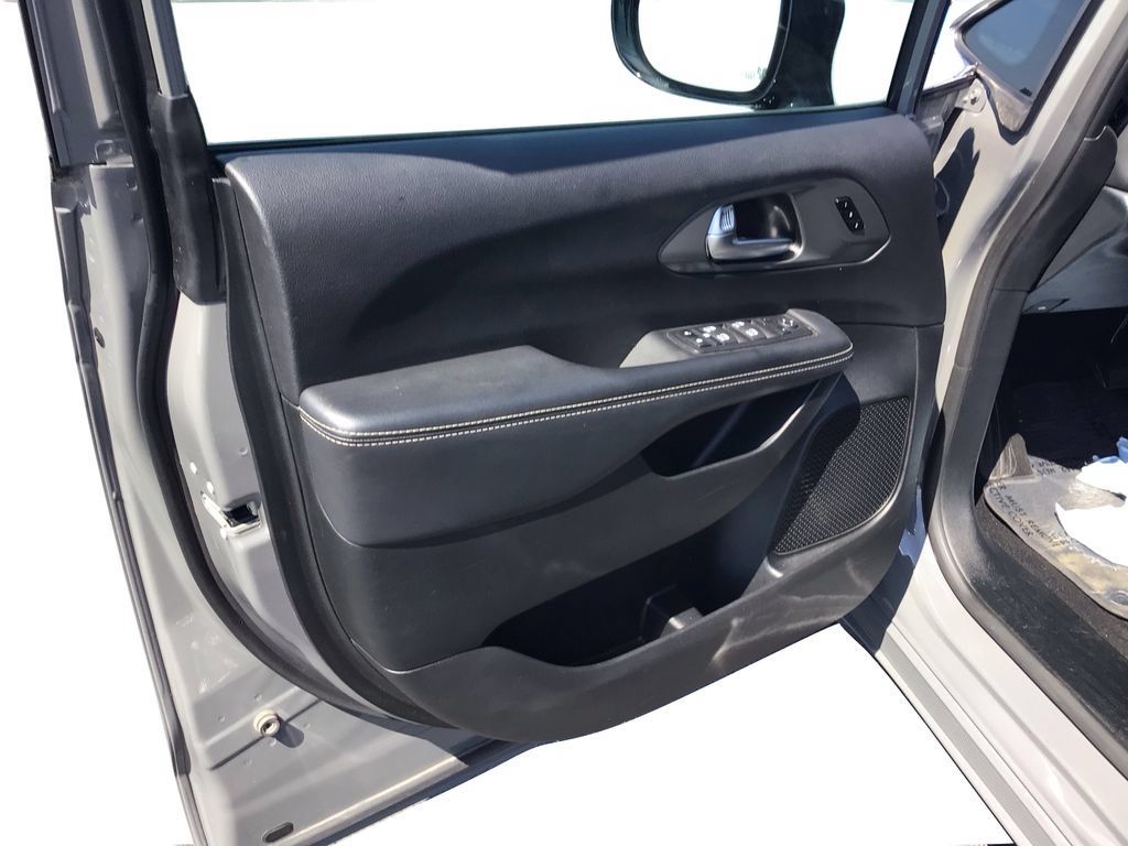 Used 2025 Chrysler Pacifica Select FWD image 20