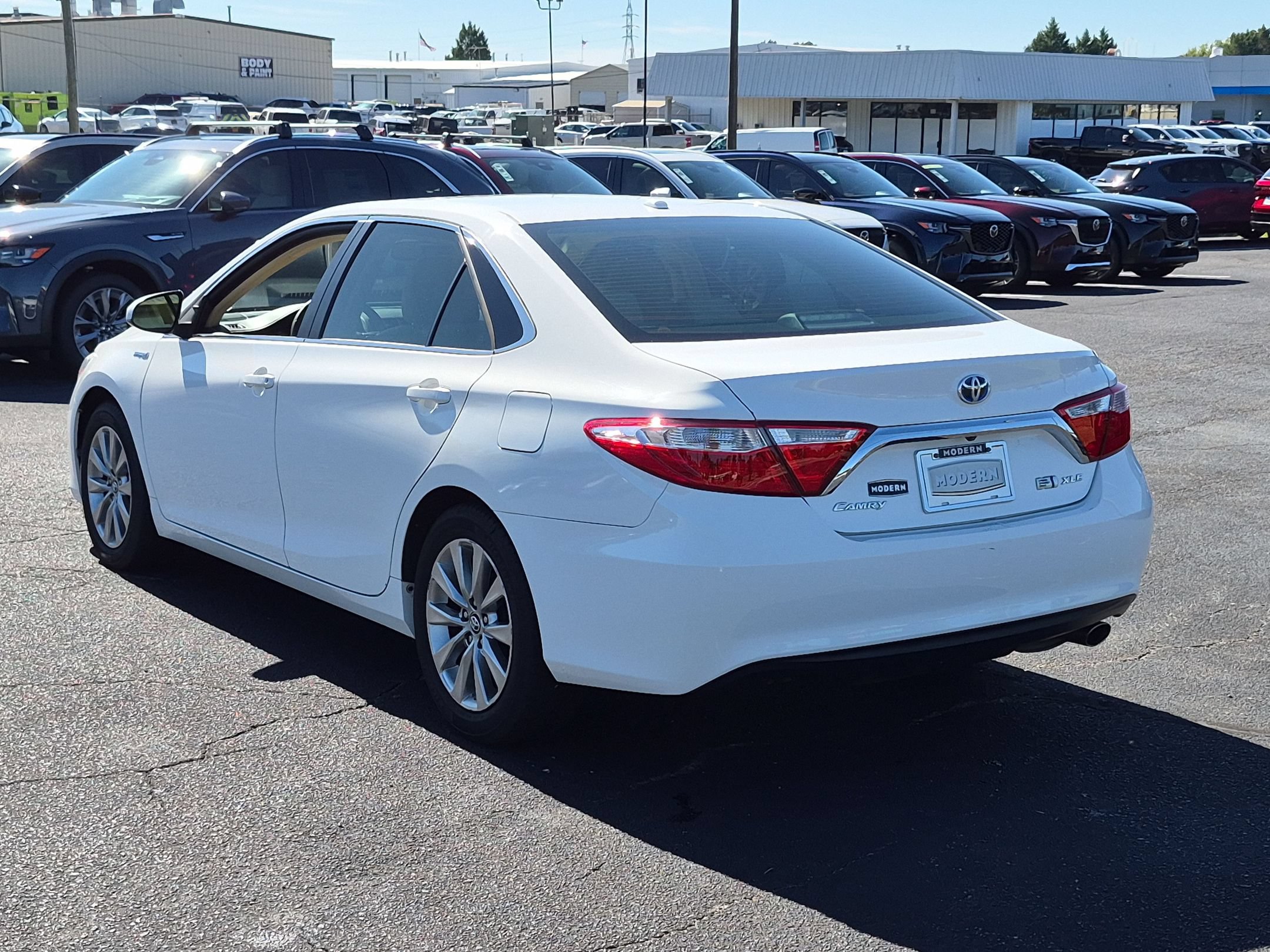 Used 2017 Toyota Camry XLE FWD image 3