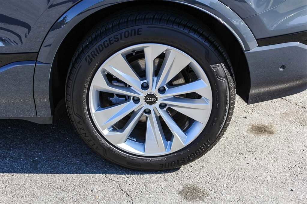 Used 2025 Audi Q6 e-tron Premium w/ Convenience Package image 10