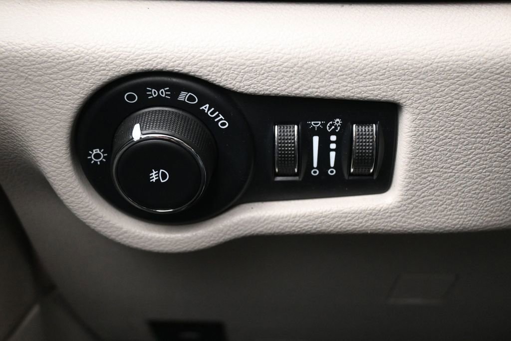Used 2022 Chrysler Pacifica Touring-L FWD image 20
