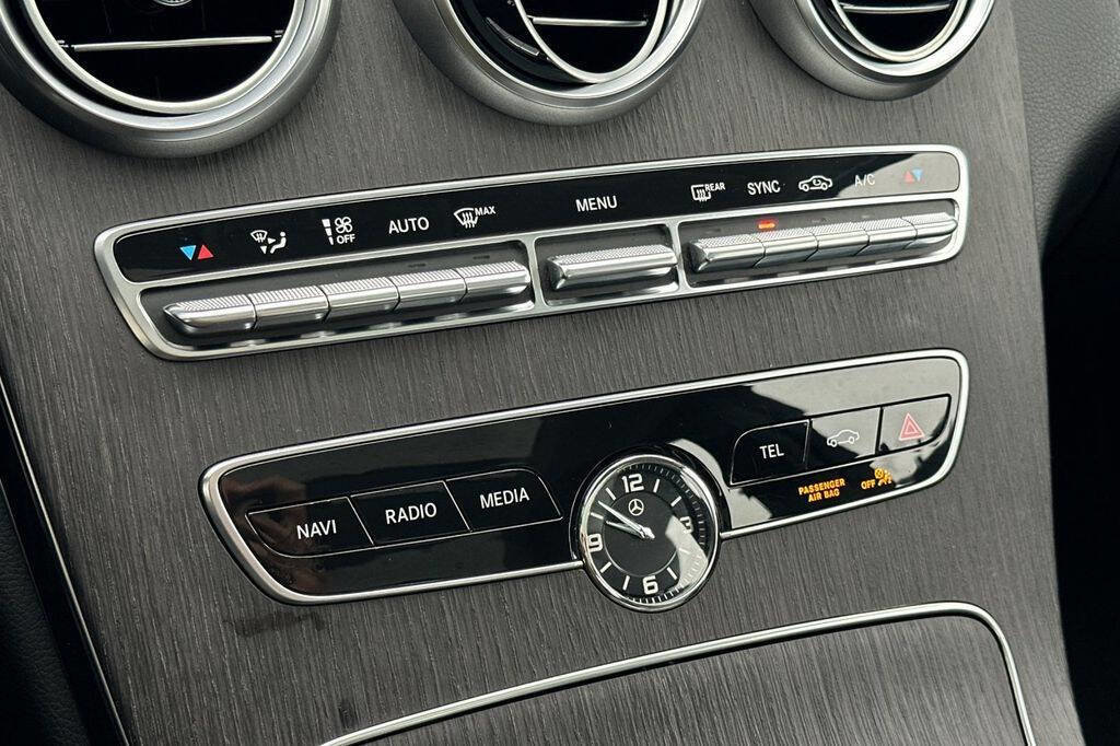 Used 2021 Mercedes-Benz C 300 Sedan image 19
