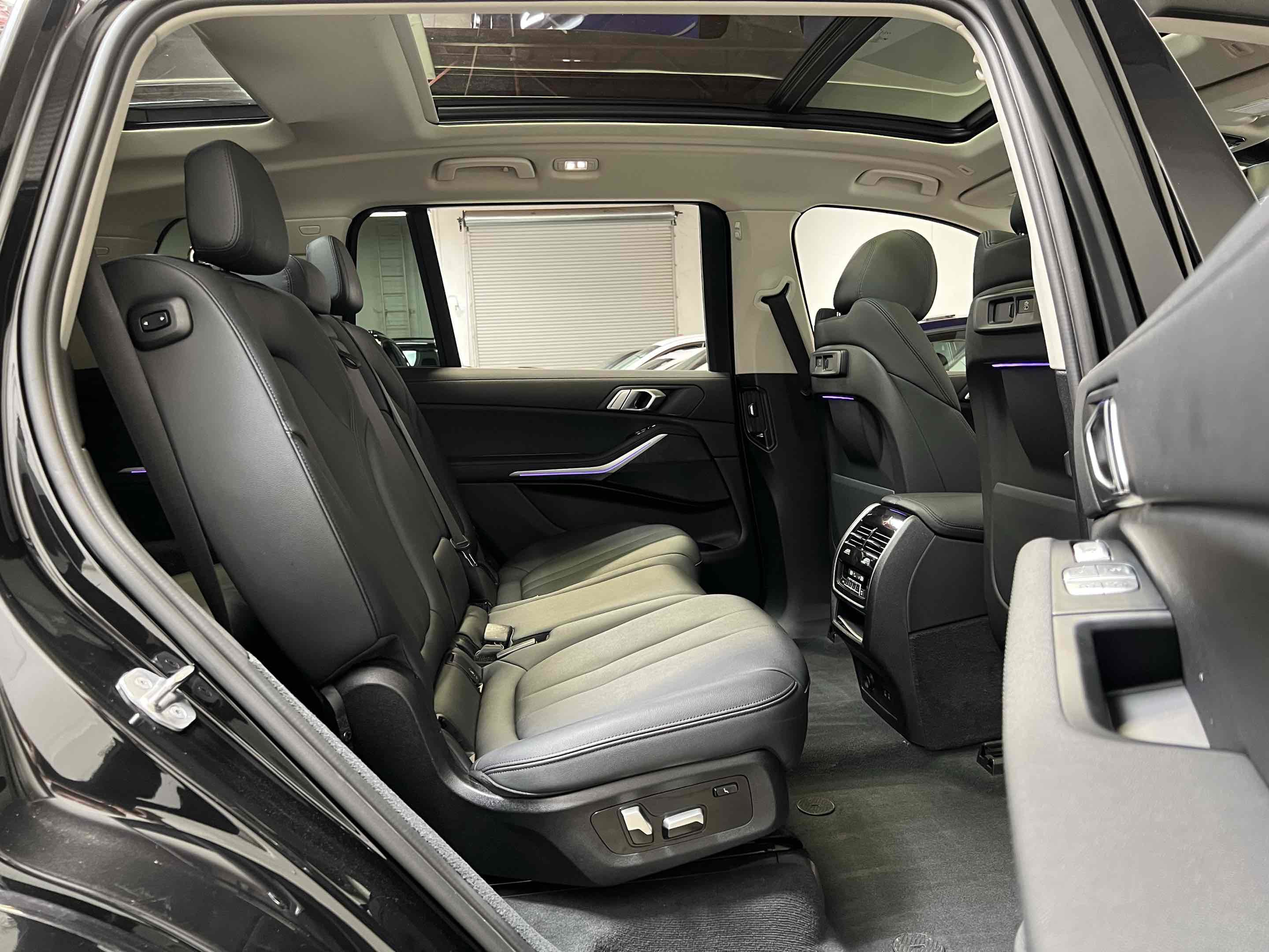 Used 2022 BMW X7 xDrive40i w/ Premium Package AWD/4WD image 34