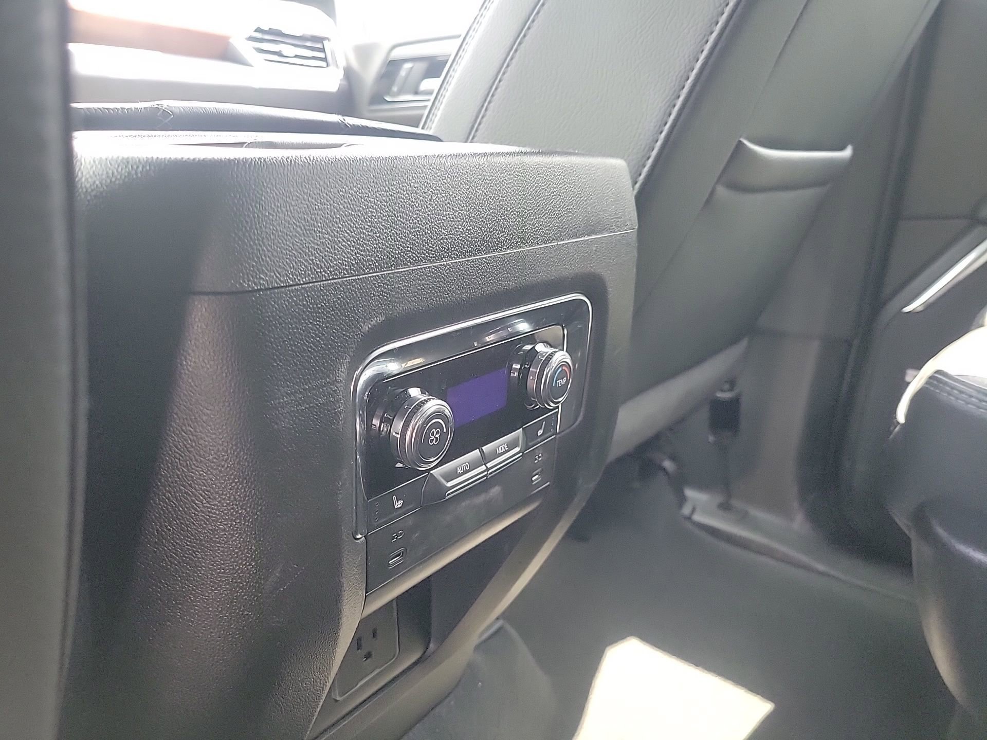 Used 2025 GMC Yukon Denali AWD/4WD image 23