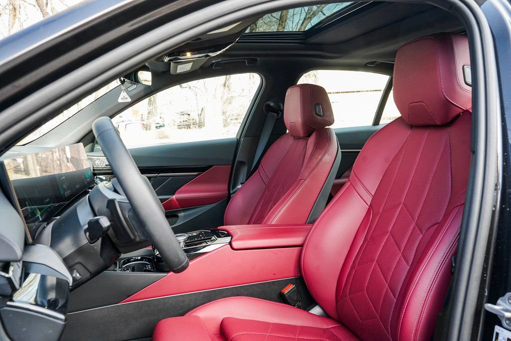 Certified 2025 BMW 530i xDrive w/ Premium Package image 16