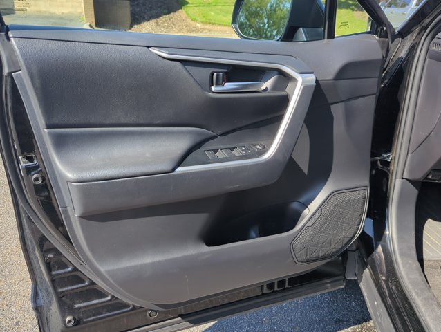Used 2025 Toyota RAV4 XLE FWD image 10
