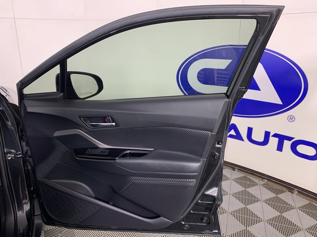 Used 2022 Toyota C-HR Nightshade image 39