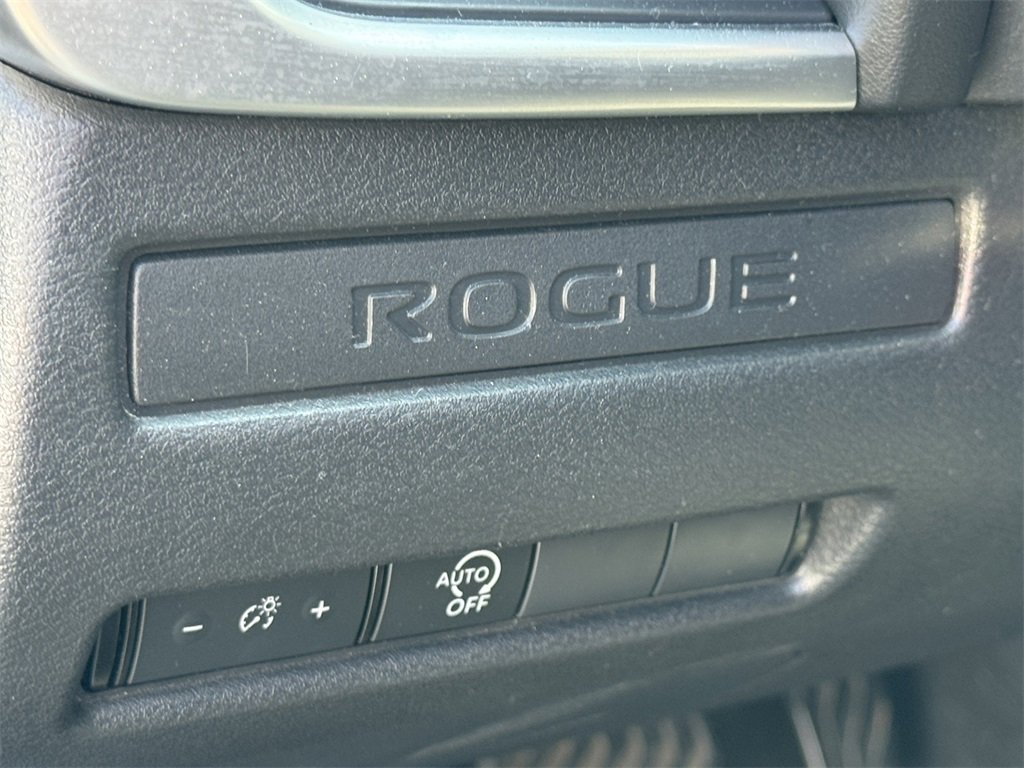 Used 2024 Nissan Rogue S image 9