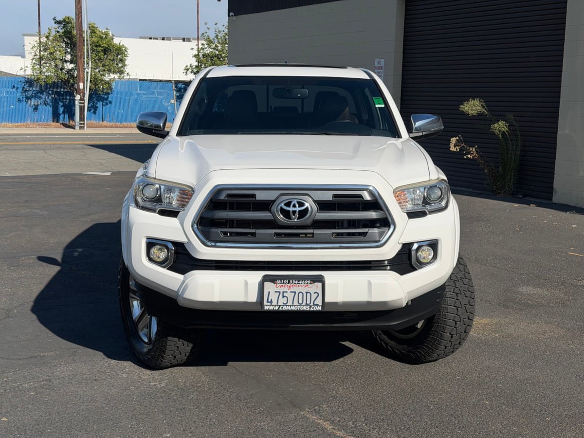 Used 2017 Toyota Tacoma Limited AWD/4WD image 4