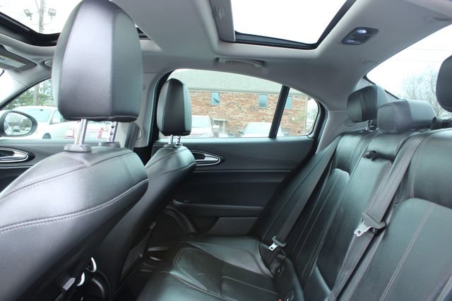 Used 2017 Alfa Romeo Giulia Sprint w/ Cold Weather Package image 31