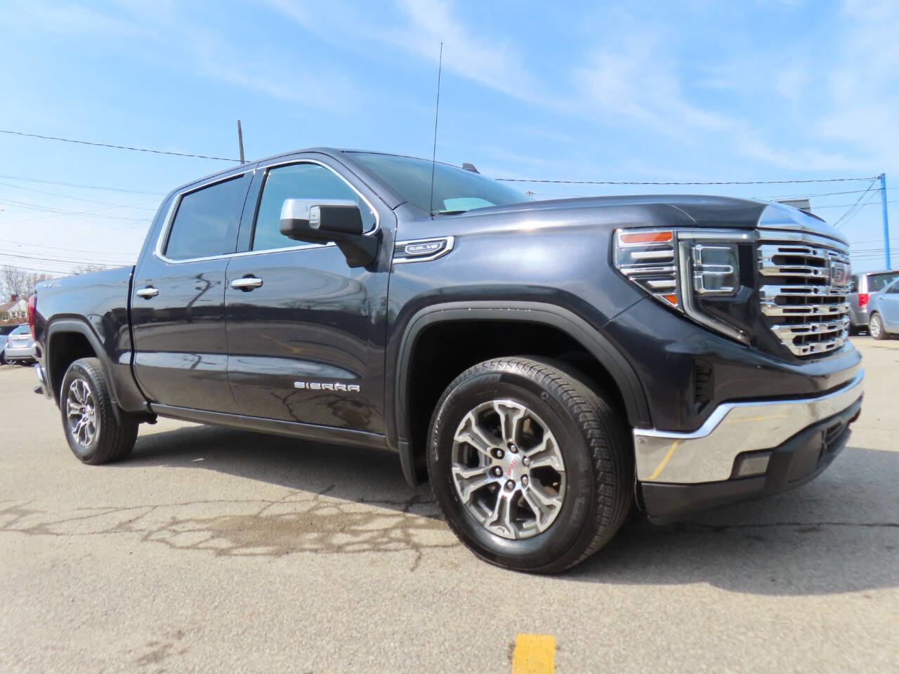 Used 2025 GMC Sierra 1500 SLT AWD/4WD image 1