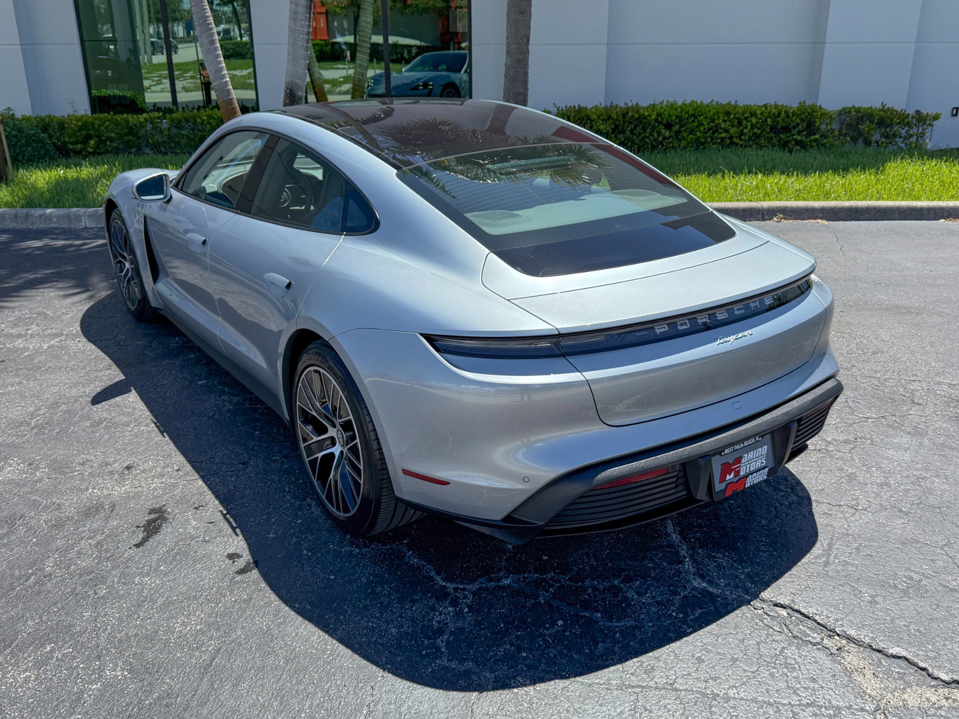 Used 2022 Porsche Taycan image 16