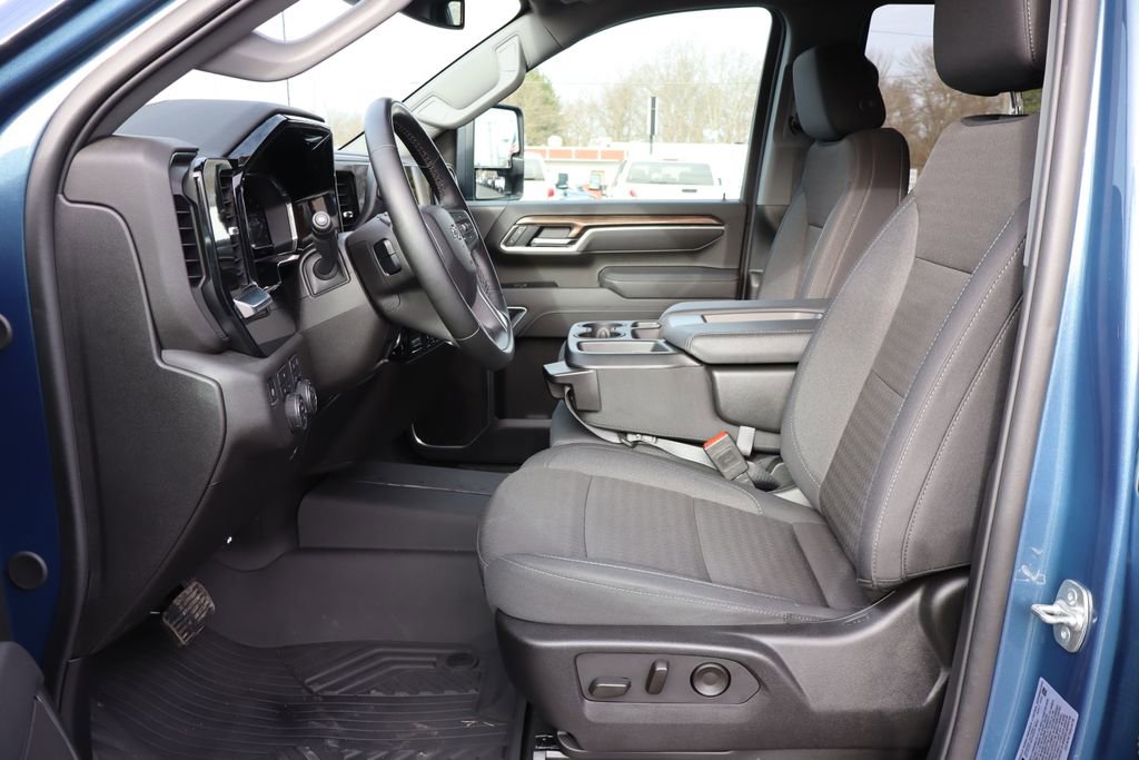 Used 2025 Chevrolet Silverado 2500 LT w/ Trail Boss Package image 4