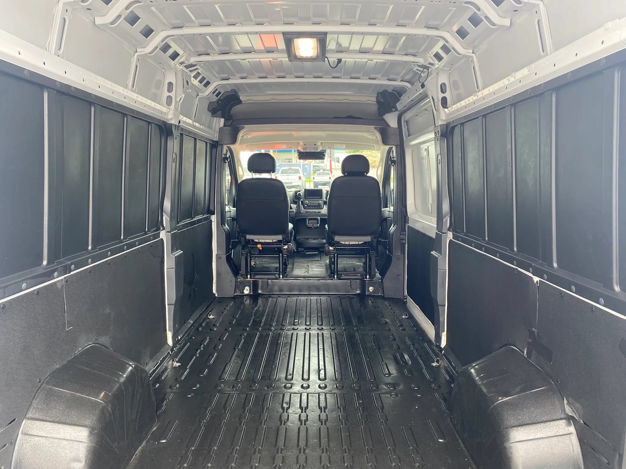 Used 2025 RAM ProMaster 2500 w/ Convenience Group FWD image 25