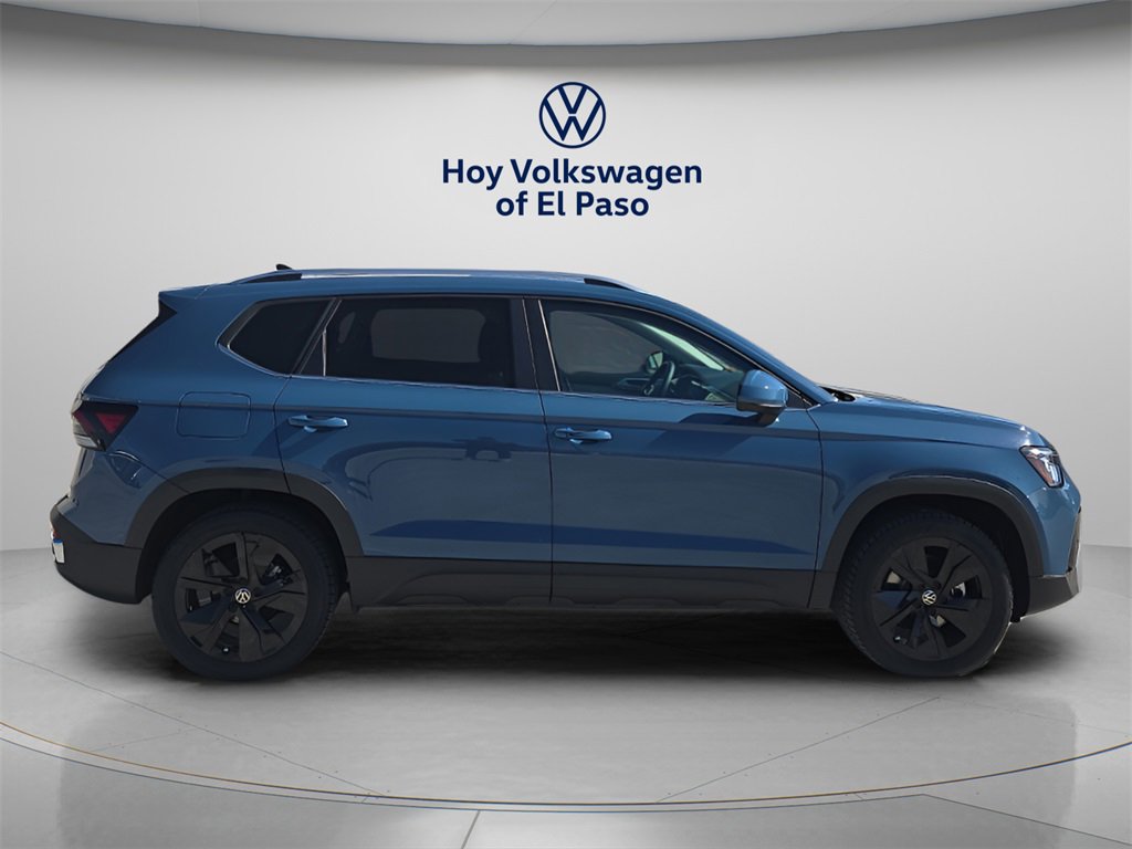 New 2026 Volkswagen Taos SE image 2