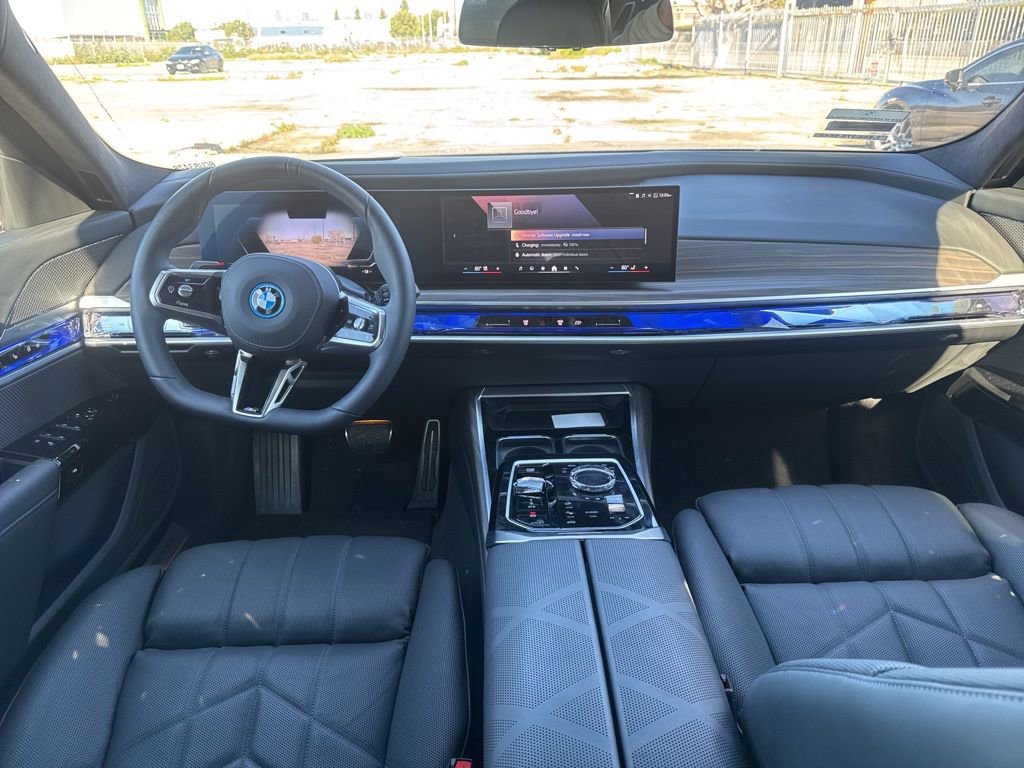 Used 2025 BMW i7 xDrive60 w/ Executive Package image 9