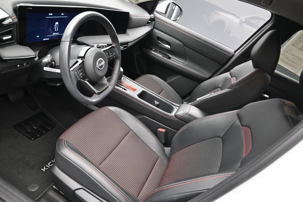 Used 2025 Nissan Kicks SR FWD image 18