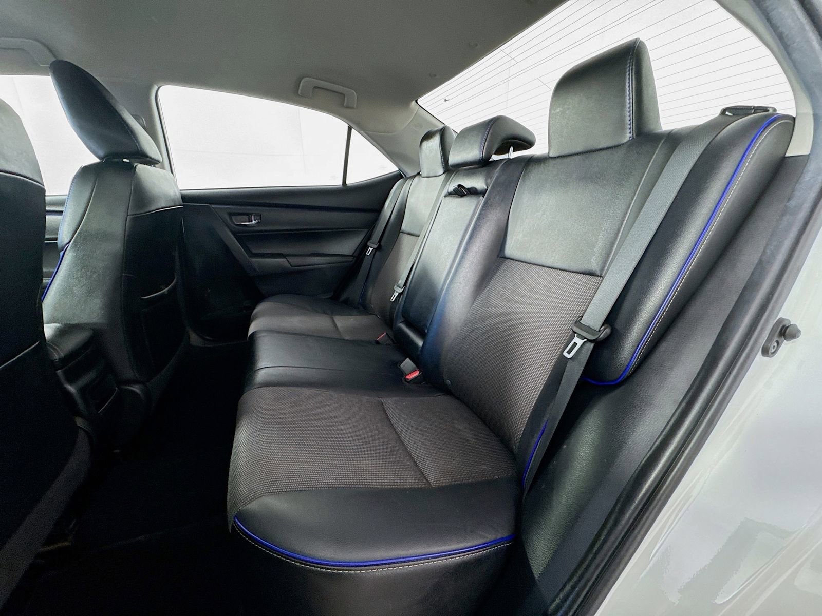 Used 2019 Toyota Corolla SE w/ Carpet Mat Package (TMS) FWD image 9