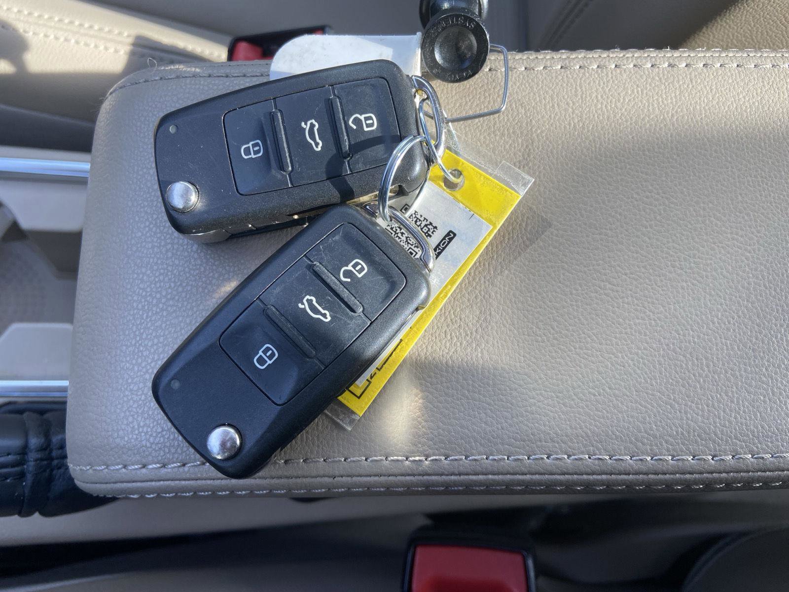 Used 2013 Volkswagen Beetle 2.5 image 42