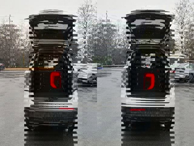 Used 2021 Ford Explorer XLT image 16