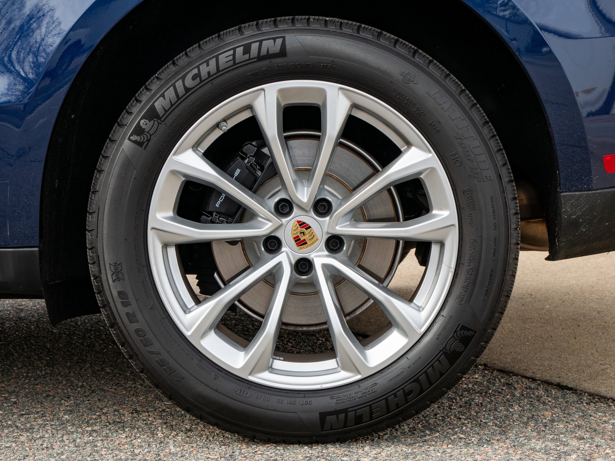 Certified 2025 Porsche Macan AWD/4WD image 21