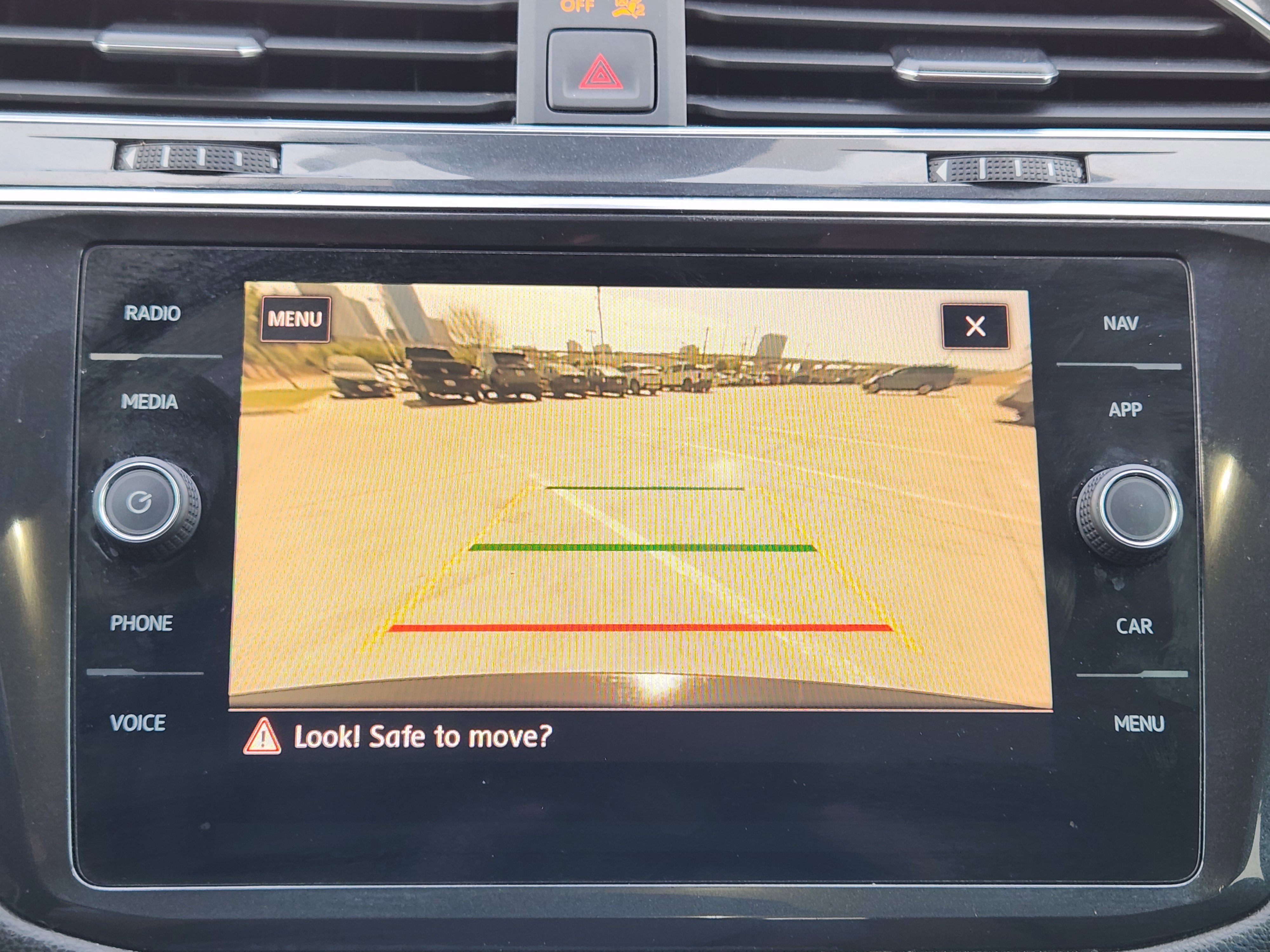 Used 2019 Volkswagen Tiguan SEL Premium image 18