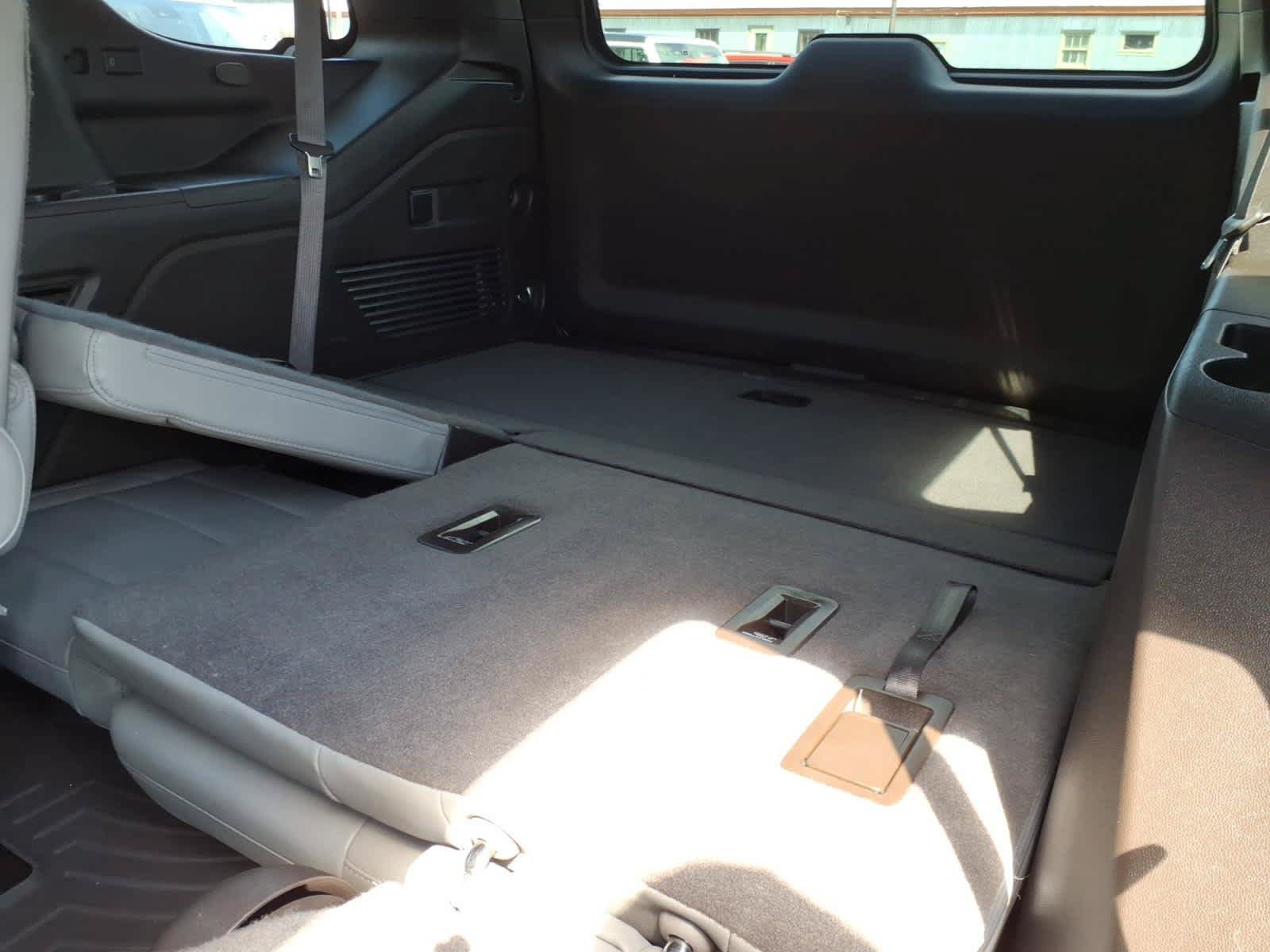 Used 2022 Chevrolet Tahoe Z71 w/ Max Trailering Package AWD/4WD image 18