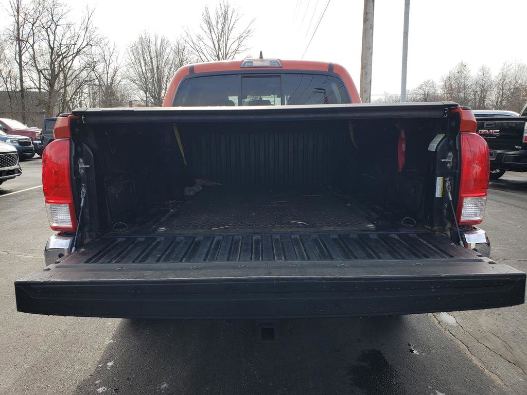 Used 2017 Toyota Tacoma SR5 w/ Tow Package image 7
