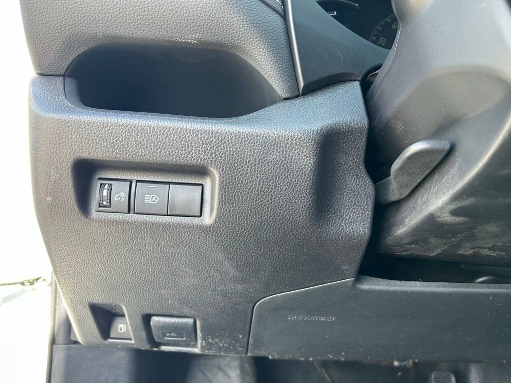 Used 2025 Toyota RAV4 XLE image 20