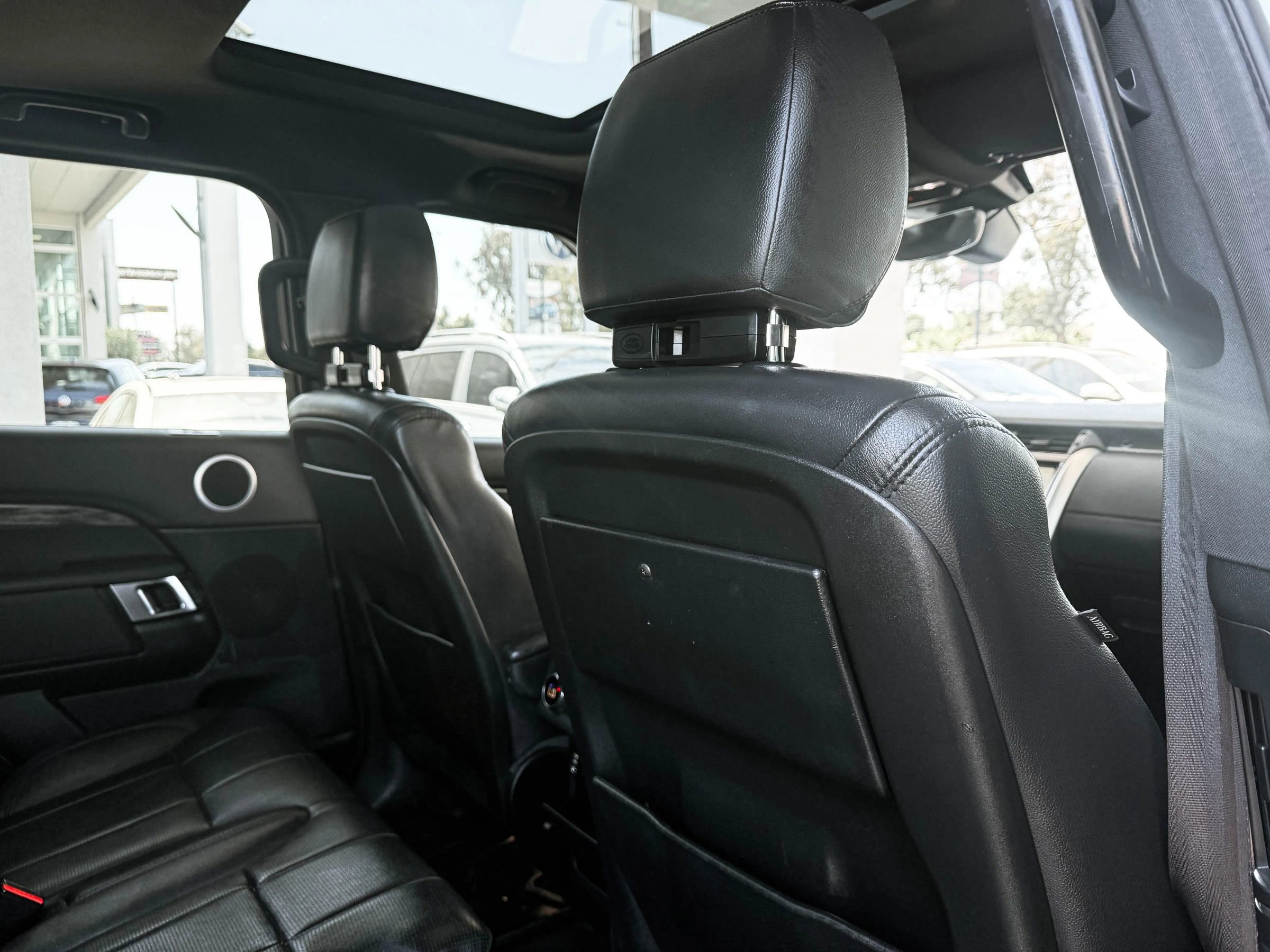 Used 2020 Land Rover Discovery HSE image 31