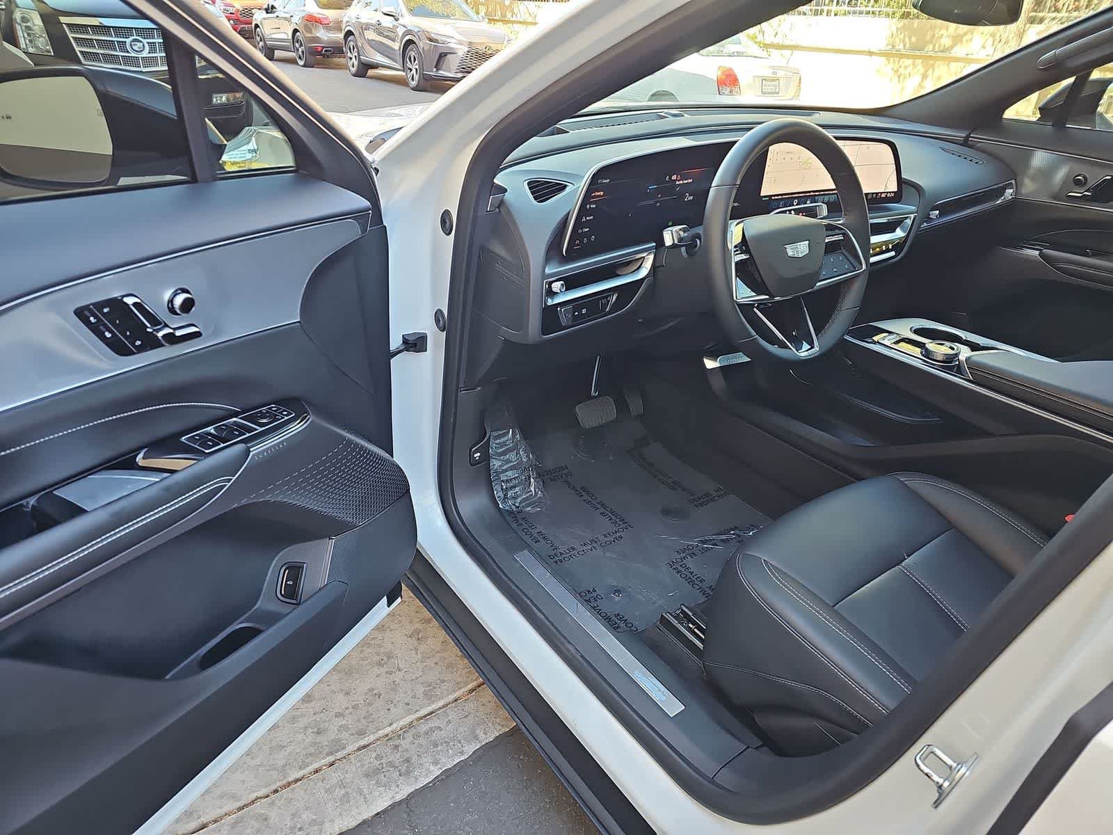 Used 2024 Cadillac Lyriq Tech AWD/4WD image 2