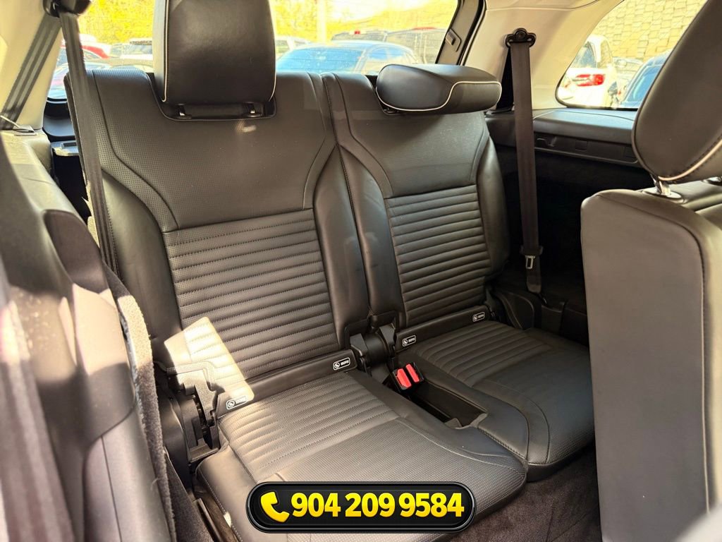 Used 2017 Land Rover Discovery HSE image 34