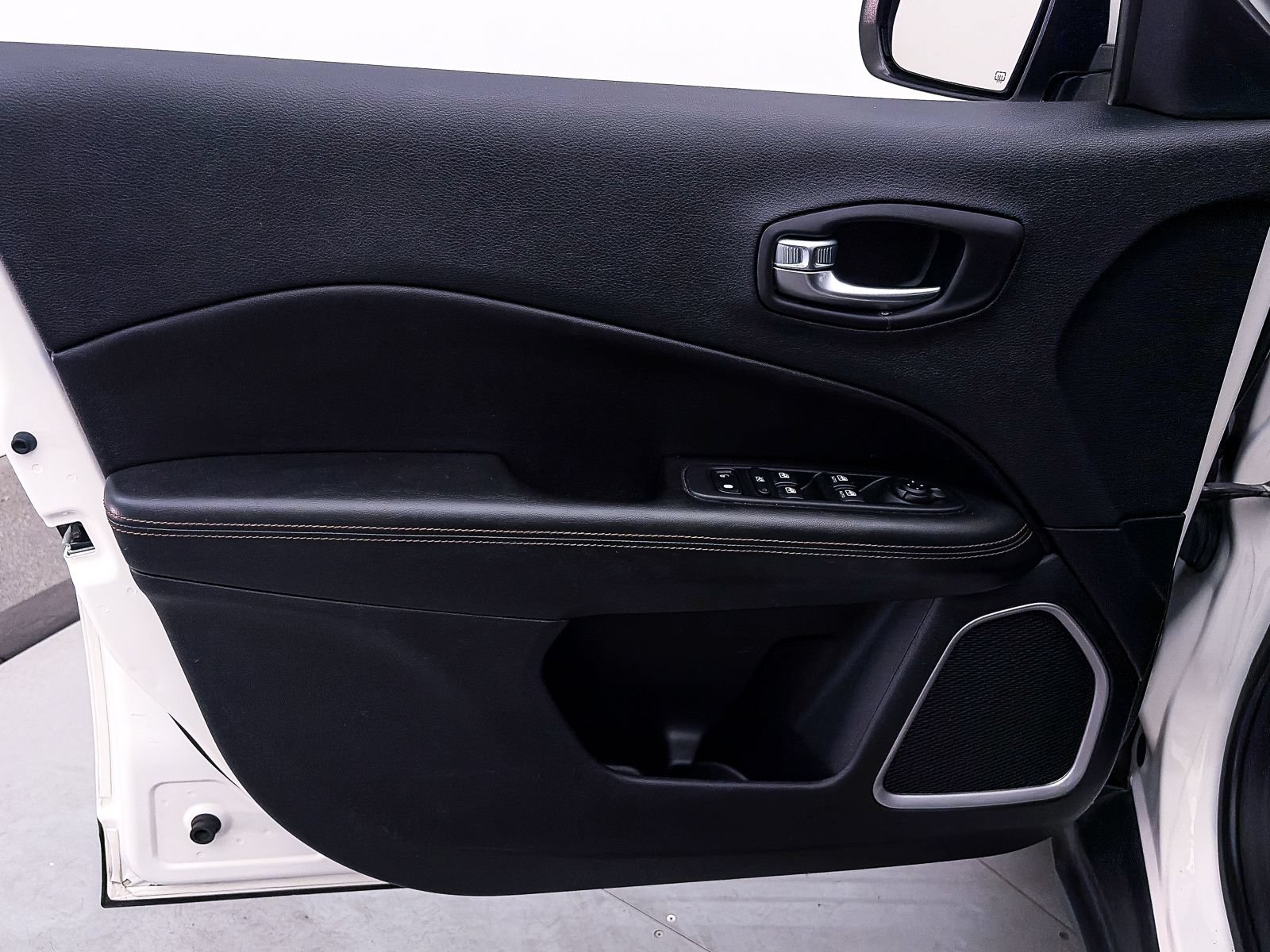 Used 2019 Jeep Compass Limited FWD image 10