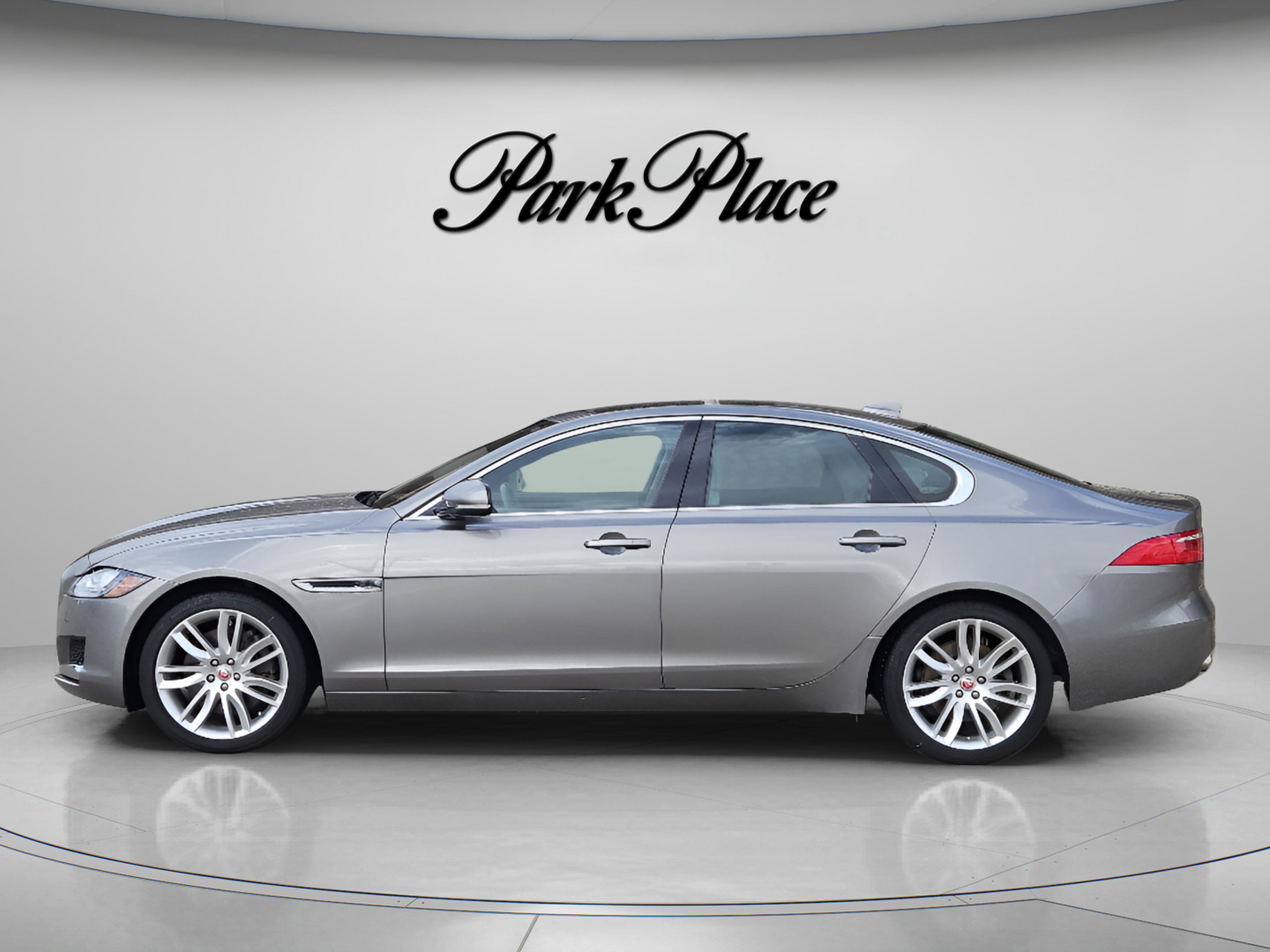 Used 2017 Jaguar XF Prestige video 2