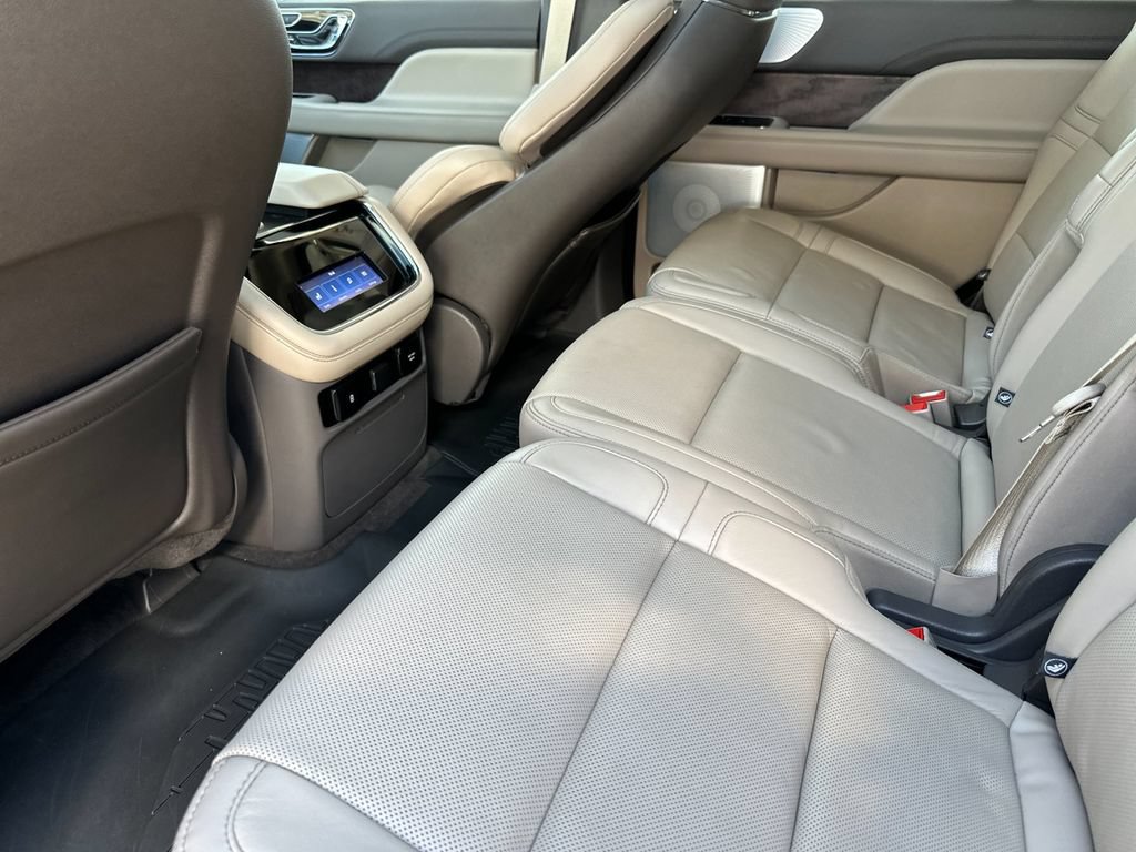 Certified 2024 Lincoln Navigator Reserve AWD/4WD image 11