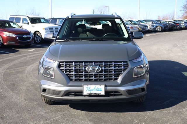 Used 2023 Hyundai Venue SEL image 3