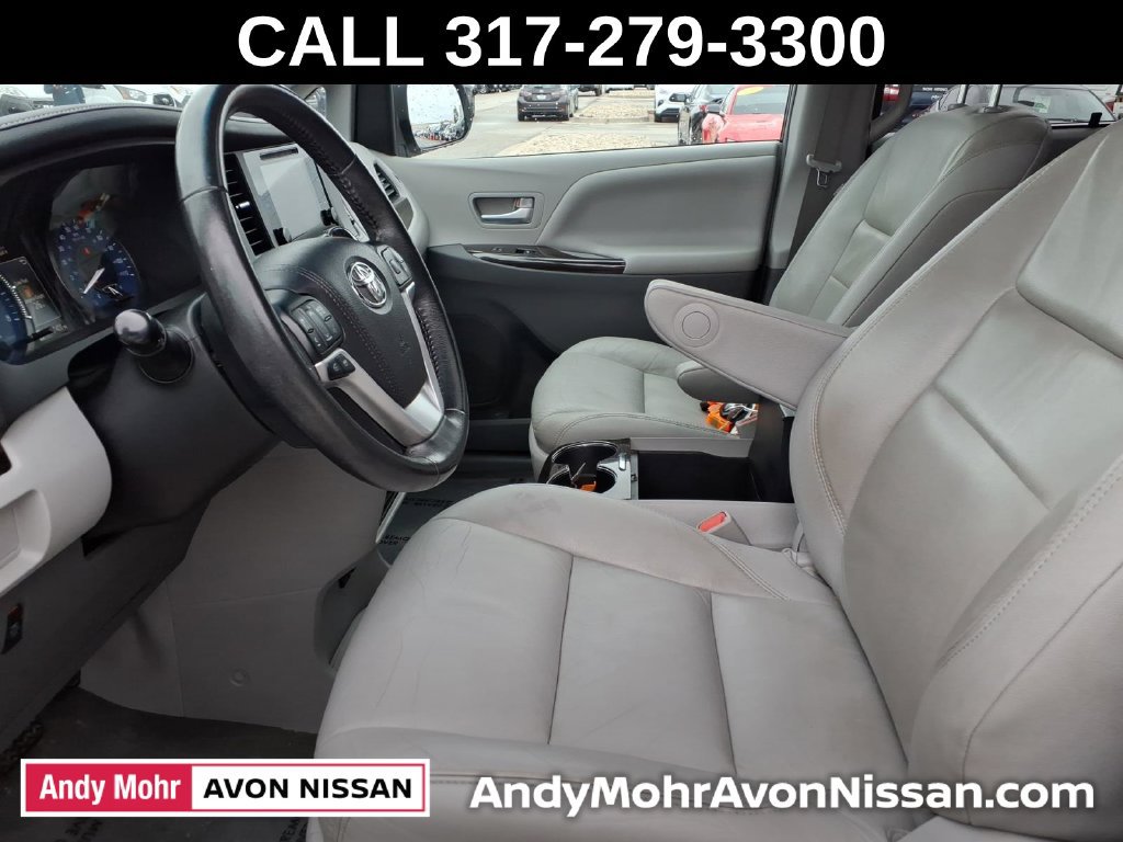 Used 2017 Toyota Sienna XLE Premium FWD image 18
