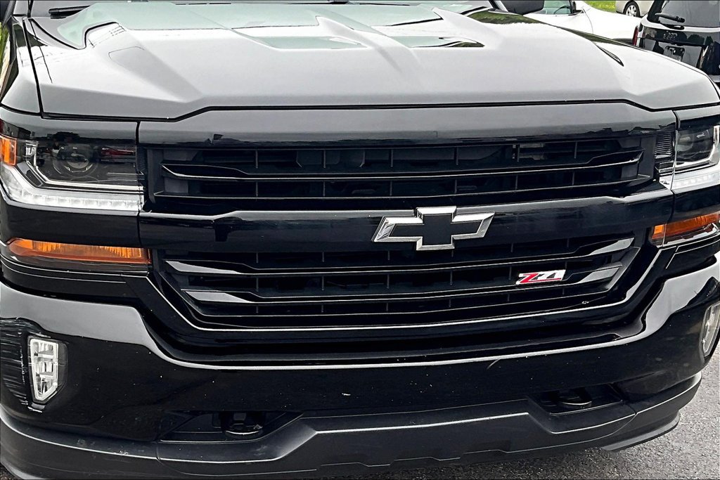 Used 2018 Chevrolet Silverado 1500 LT w/ Midnight Edition AWD/4WD image 28