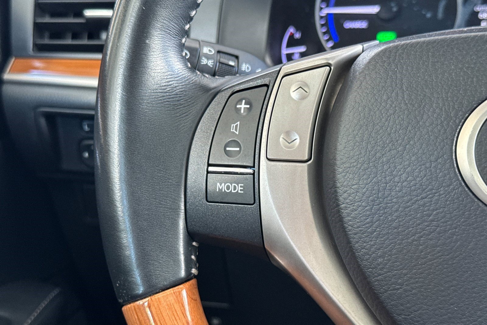Used 2014 Lexus ES 300h w/ Luxury Package w/Bamboo Trim FWD image 30