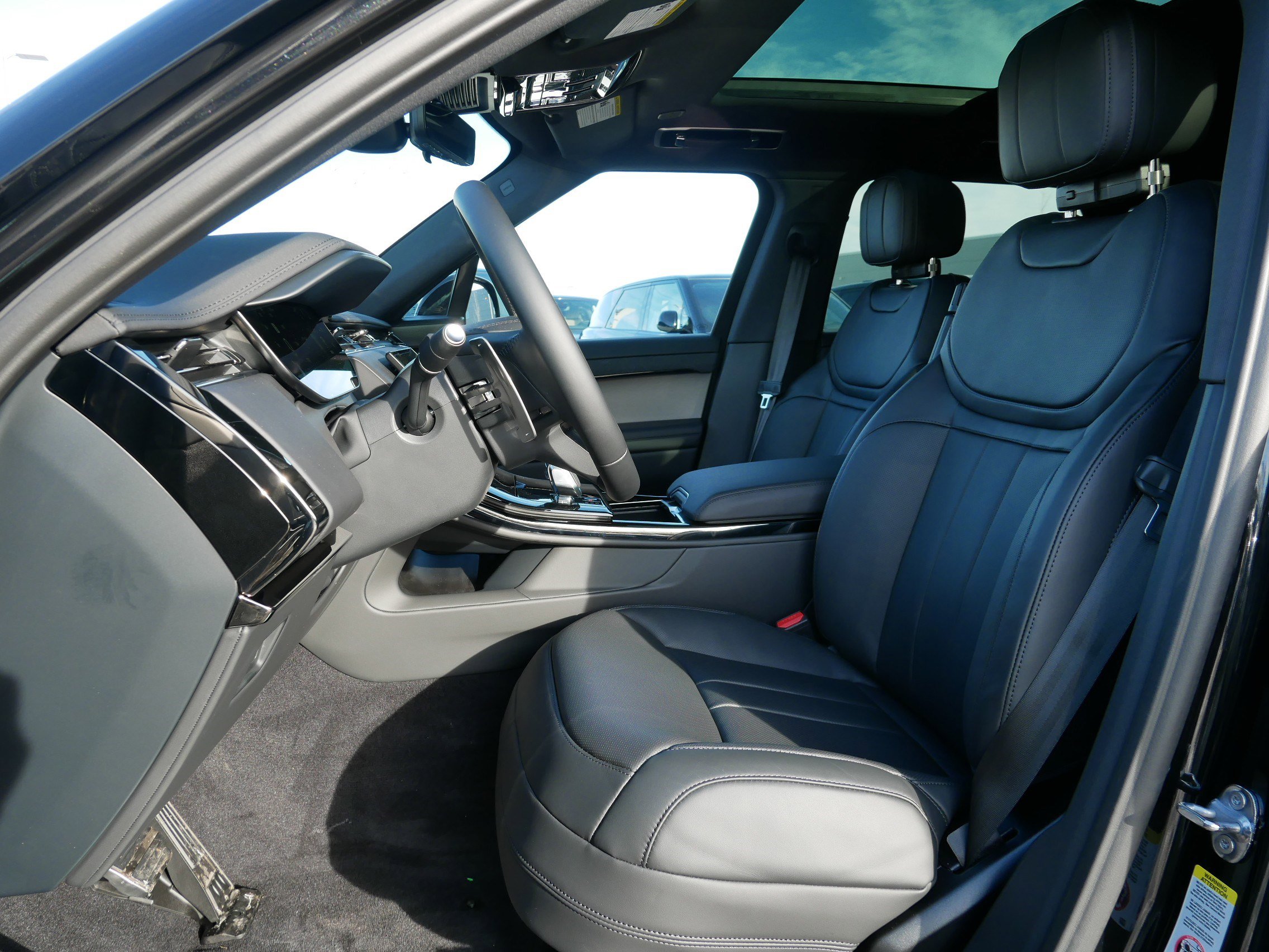 New 2025 Land Rover Range Rover Sport Dynamic SE AWD/4WD image 3