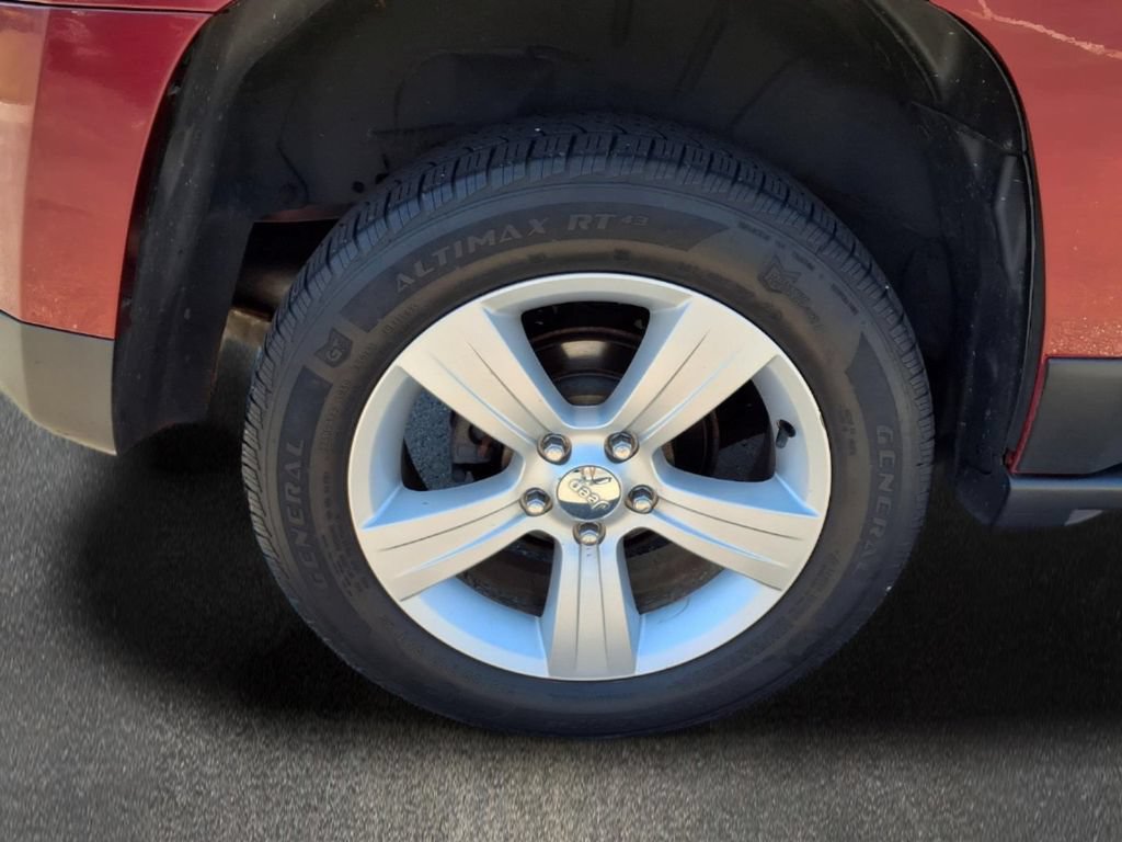 Used 2015 Jeep Patriot Latitude AWD/4WD image 25