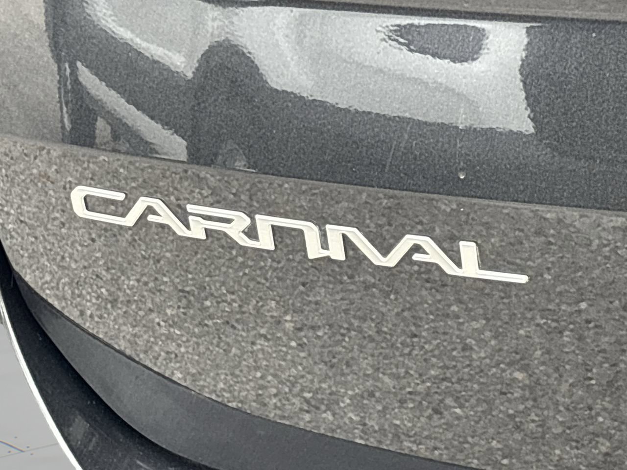 Used 2024 Kia Carnival LX image 9