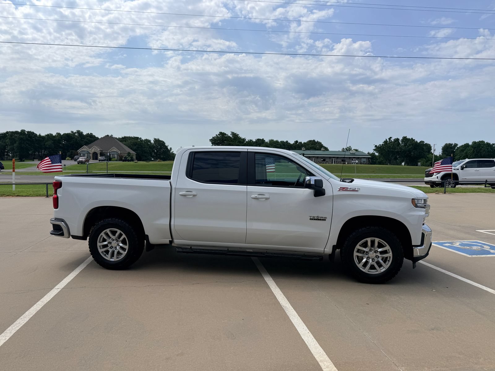 Used 2020 Chevrolet Silverado 1500 LT w/ Texas Edition AWD/4WD image 7