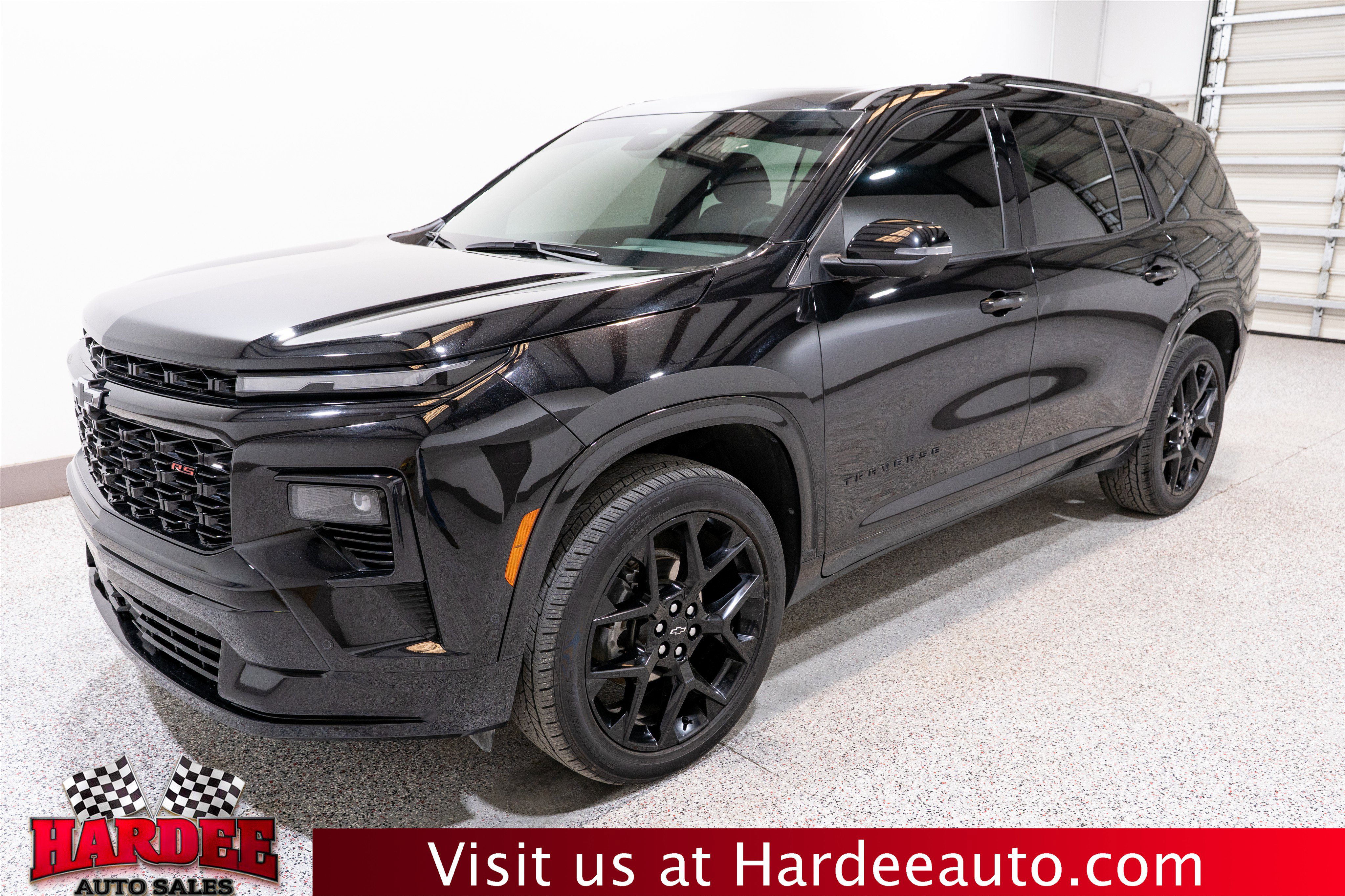 Used 2024 Chevrolet Traverse RS image 2