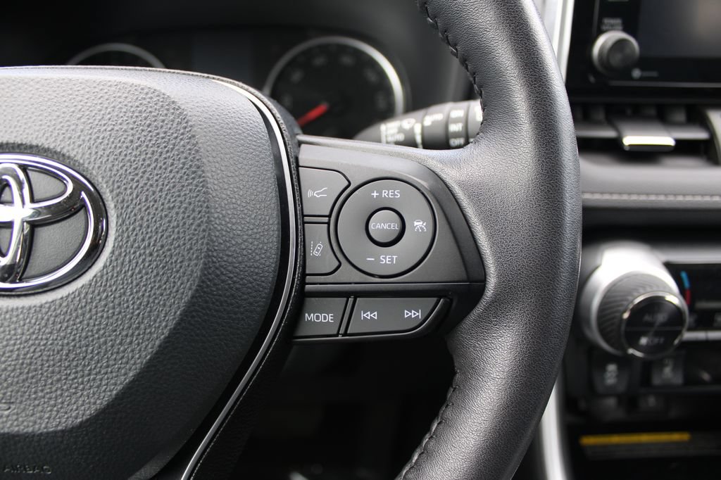 Used 2021 Toyota RAV4 XLE Premium AWD/4WD image 19
