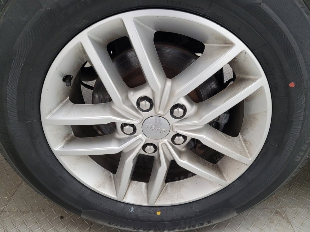 Used 2017 Jeep Grand Cherokee Laredo w/ Quick Order Package 23E image 31