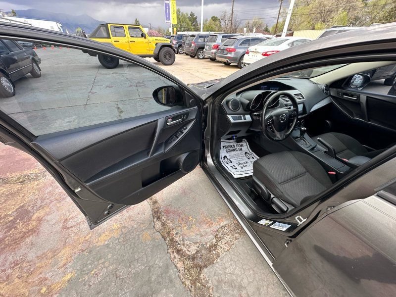 Used 2013 MAZDA MAZDA3 i Touring FWD image 10