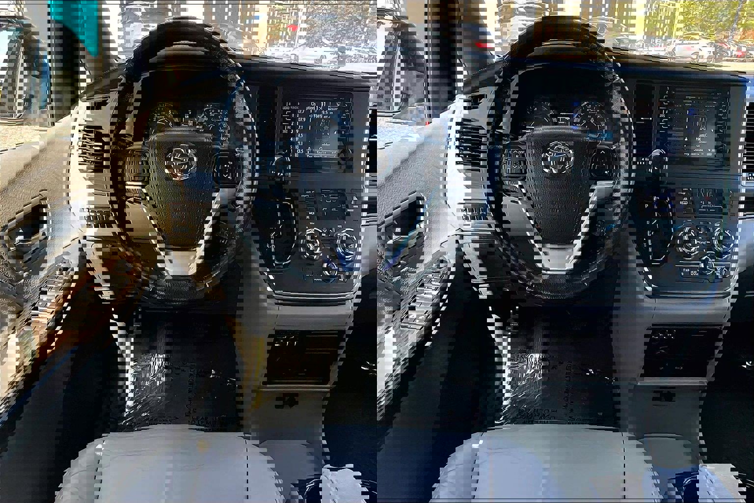 Used 2016 Toyota Sienna XLE Premium image 5