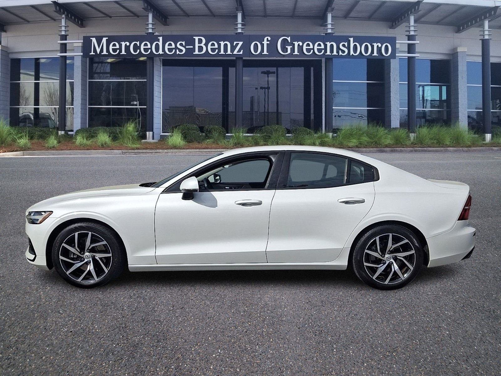 Used 2020 Volvo S60 T5 Momentum w/ Protection Package Premier FWD image 7